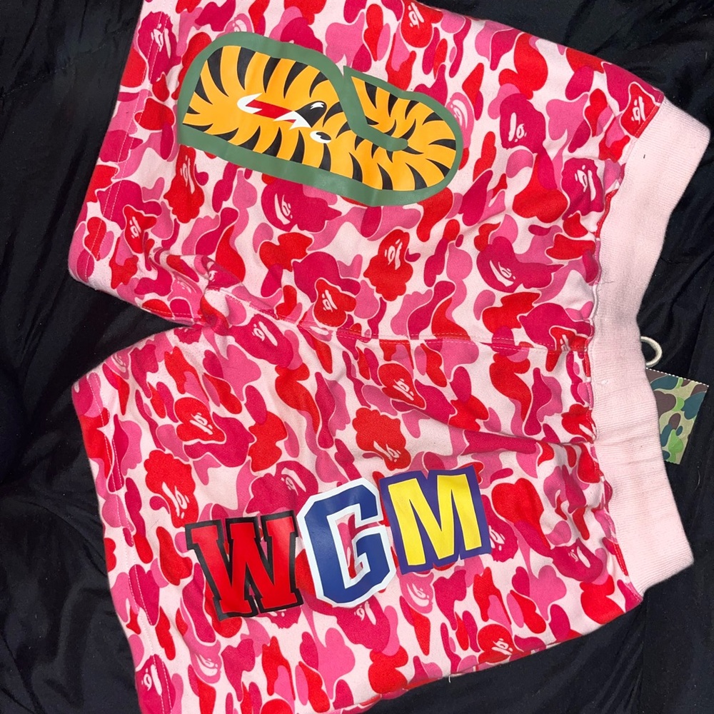 A bathing ape shorts size medium